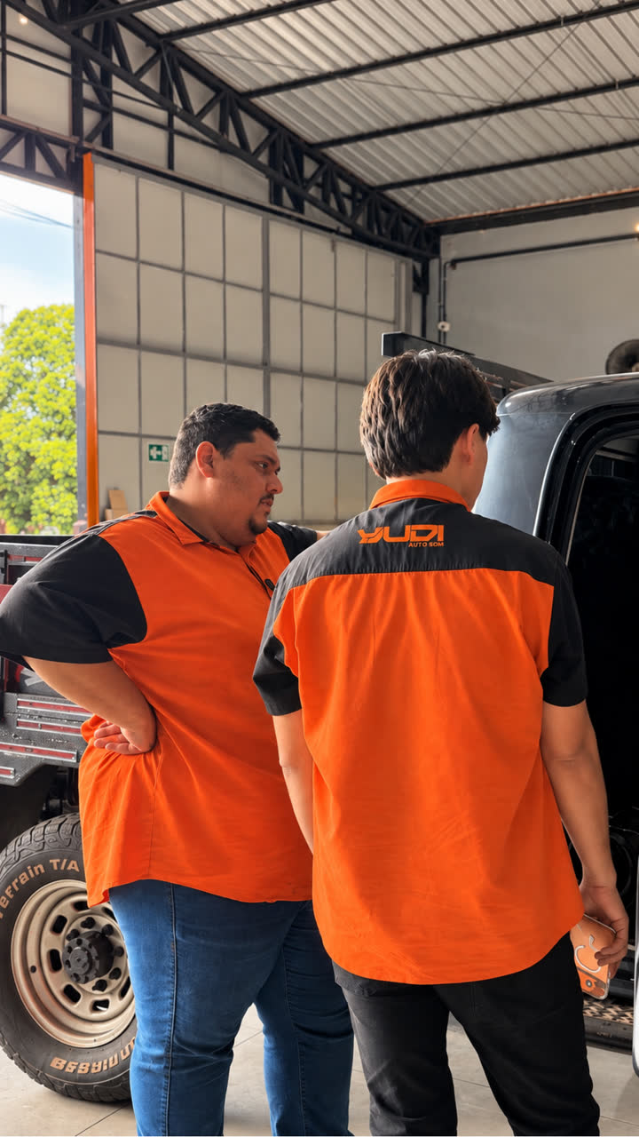 Equipe Yudi Auto Som com uniforme
